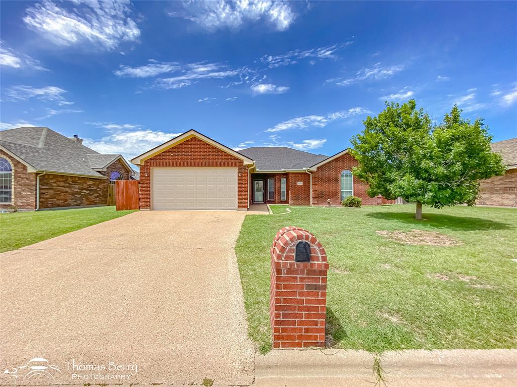 2218 Republic Avenue Property Photo 1