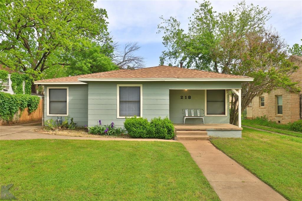 218 College Drive Property Photo 1