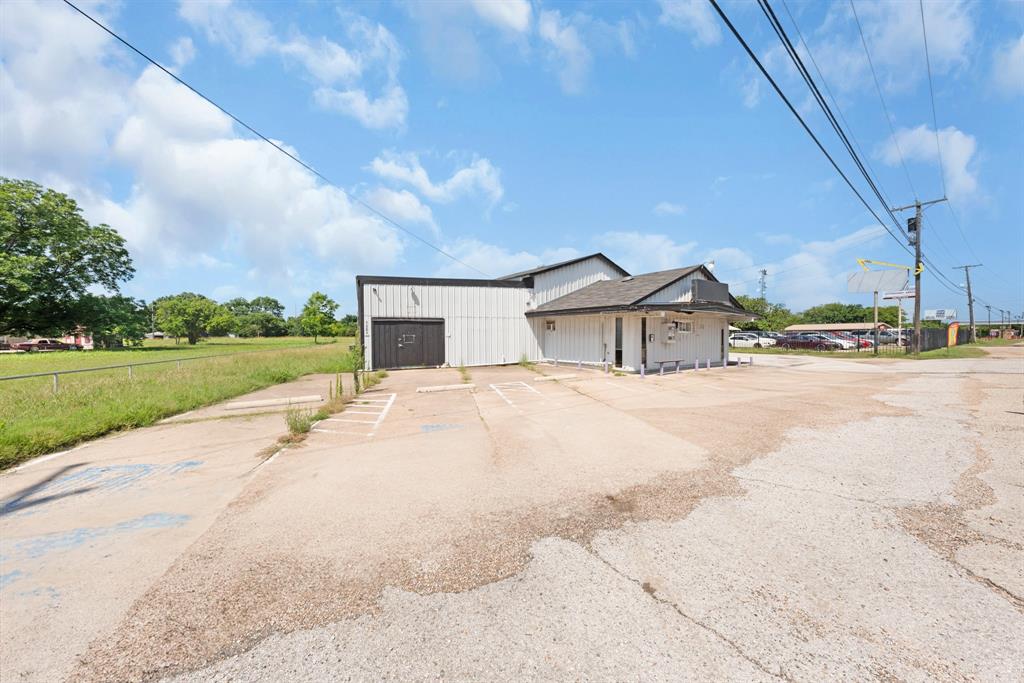 1301 S Kaufman Street Property Photo 3