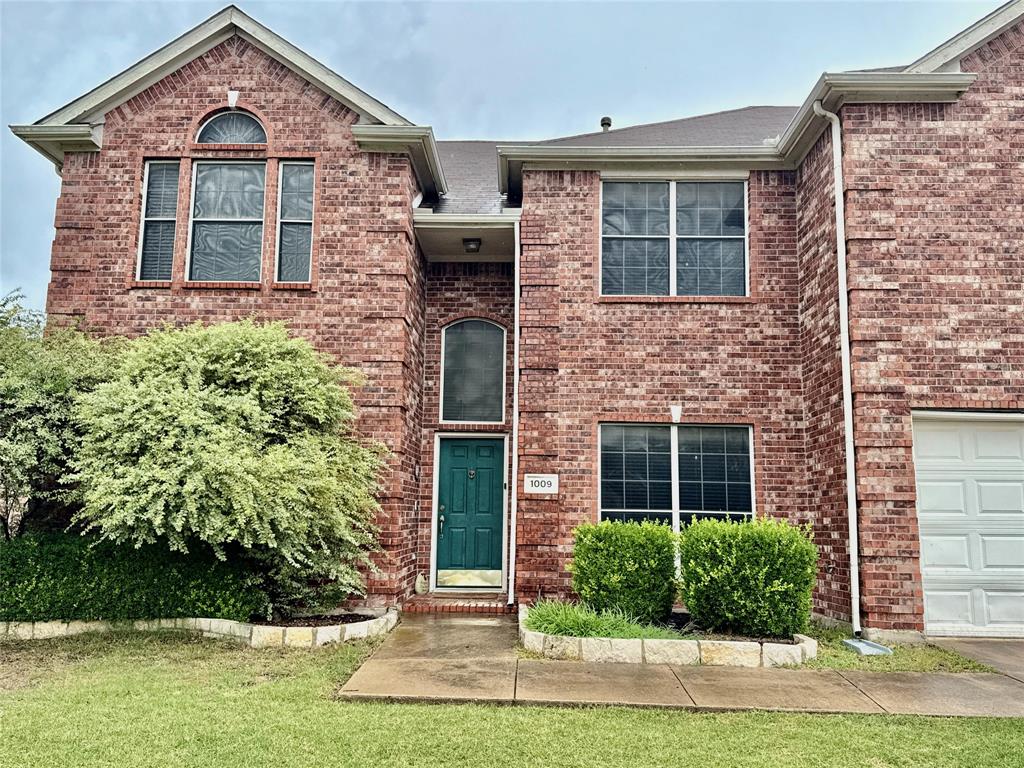 1009 Yarnell Place Property Photo 1