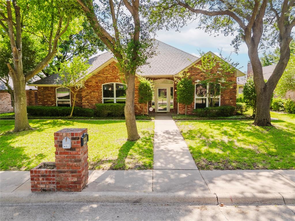 221 Sioux Drive Property Photo 1