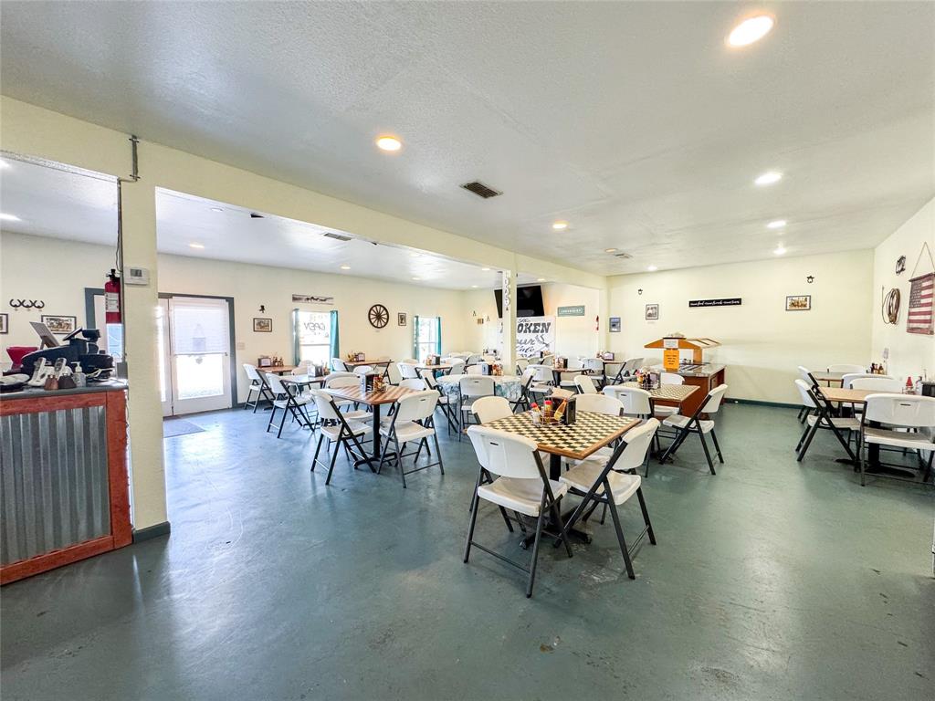 707 S Avenue E Property Photo 11