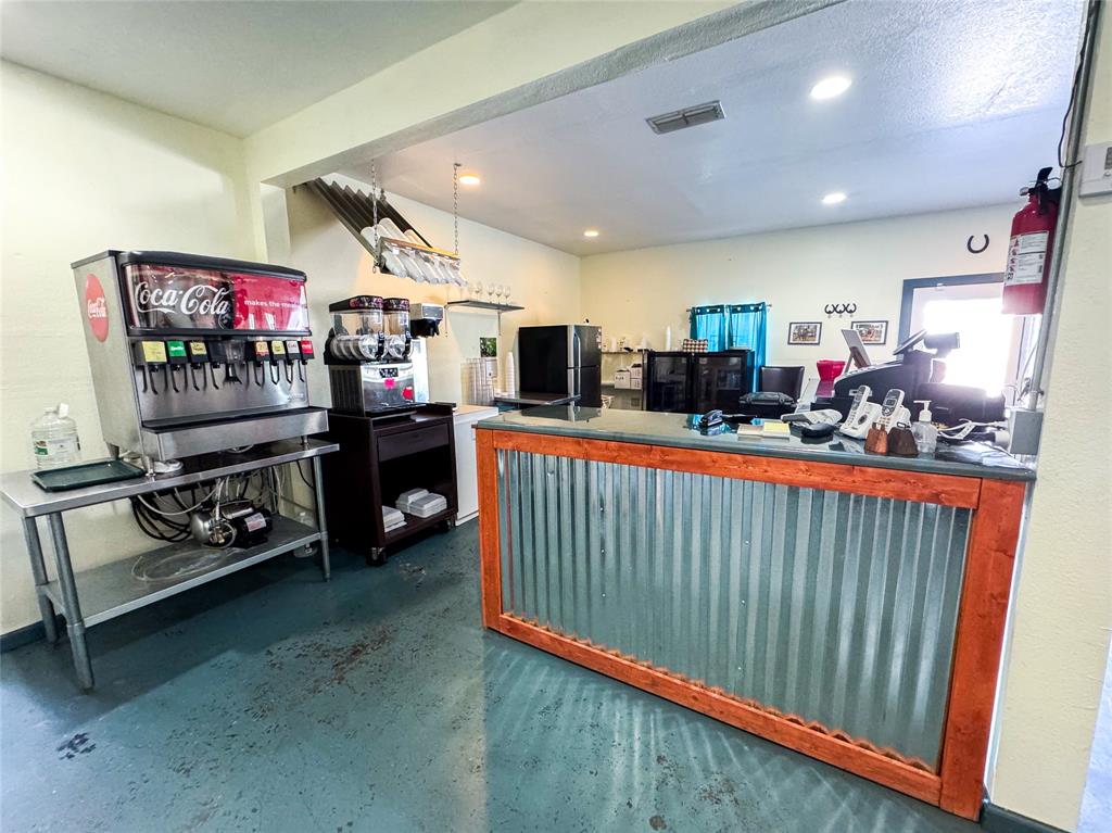707 S Avenue E Property Photo 12