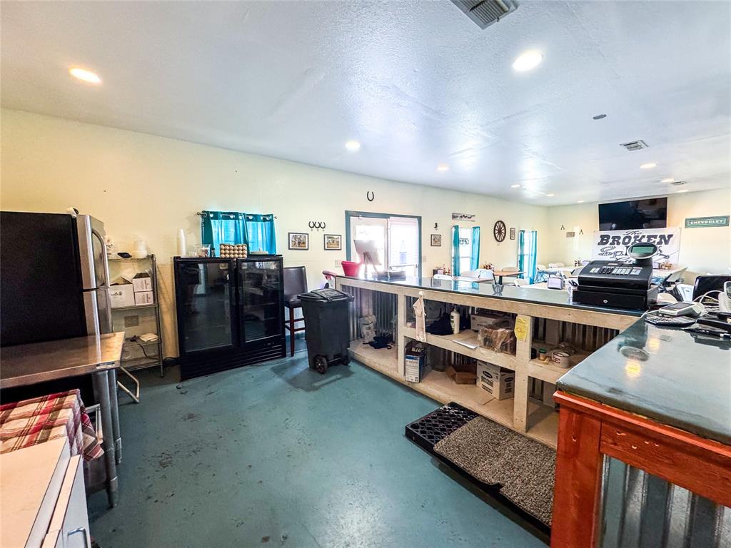 707 S Avenue E Property Photo 13
