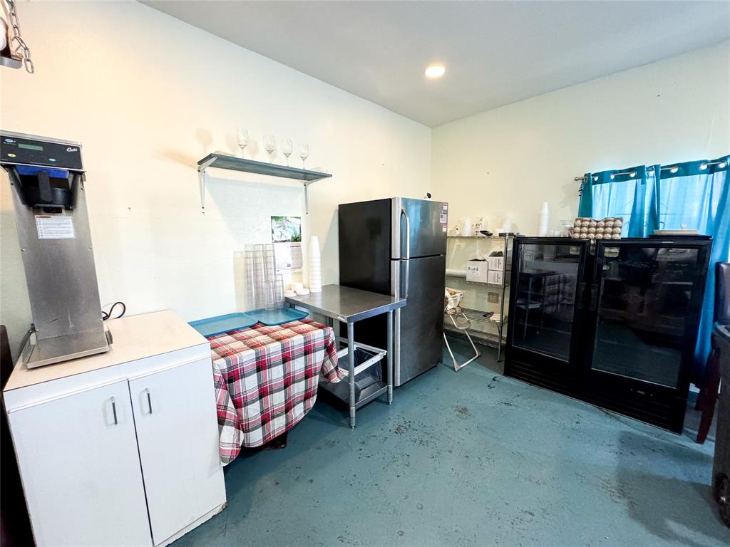 707 S Avenue E Property Photo 14