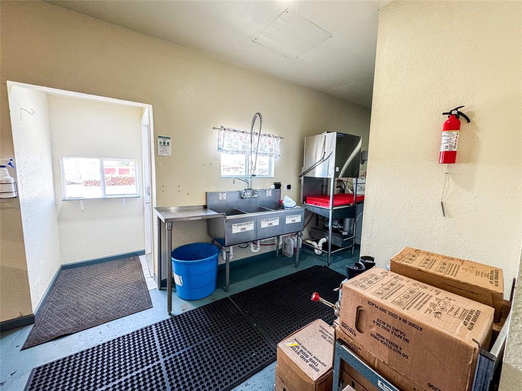 707 S Avenue E Property Photo 17