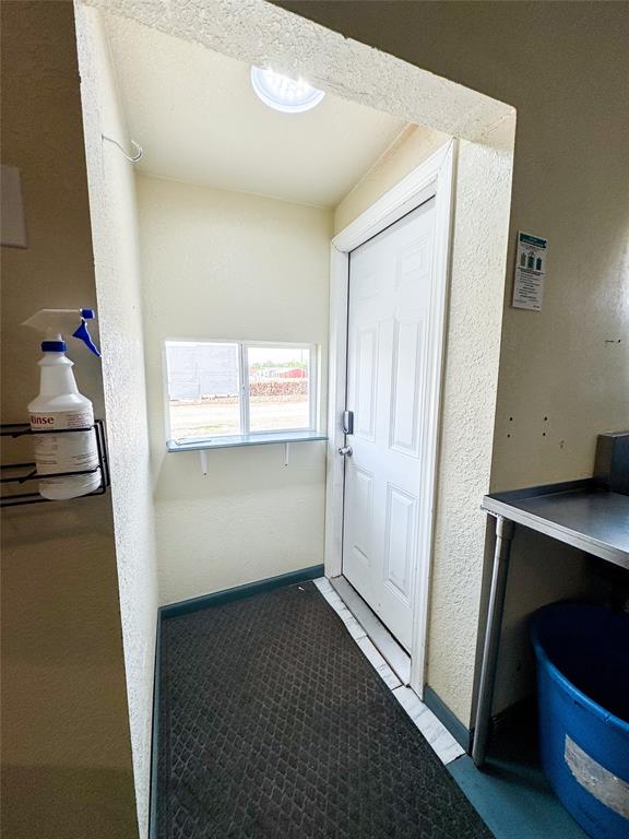 707 S Avenue E Property Photo 18