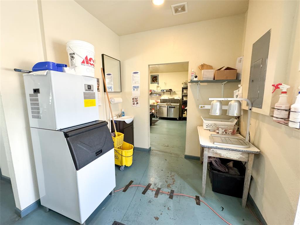 707 S Avenue E Property Photo 20