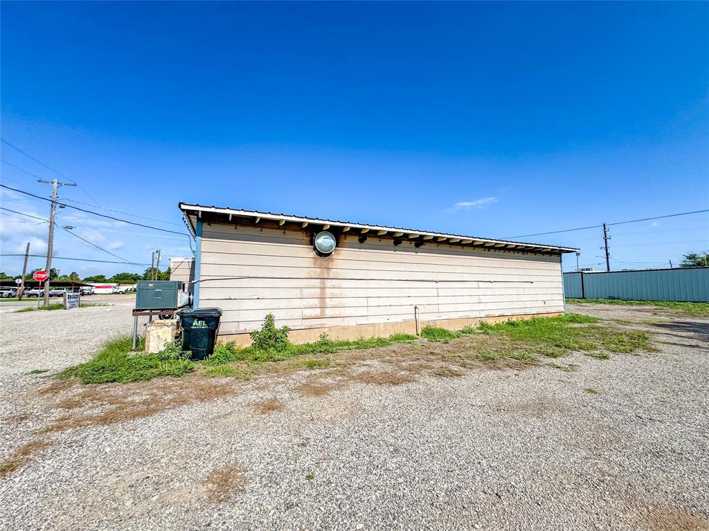 707 S Avenue E Property Photo 36
