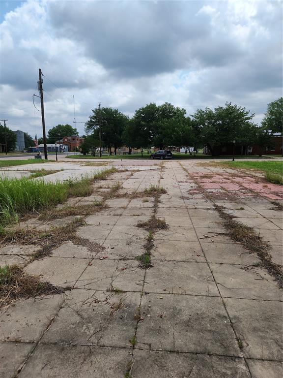 9 W Side Plaza Property Photo 5