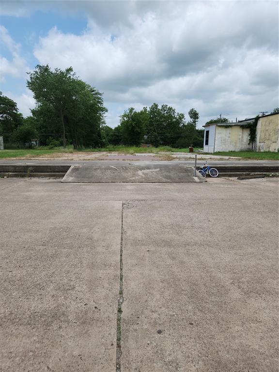 9 W Side Plaza Property Photo 7