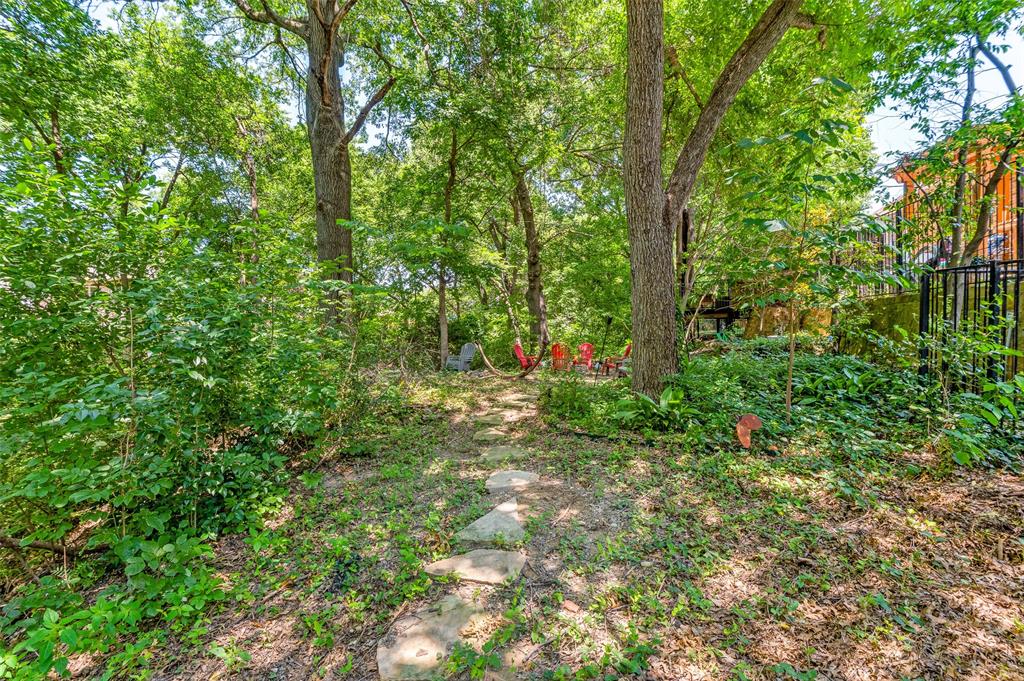 1916 Surrey Lane Property Photo 38