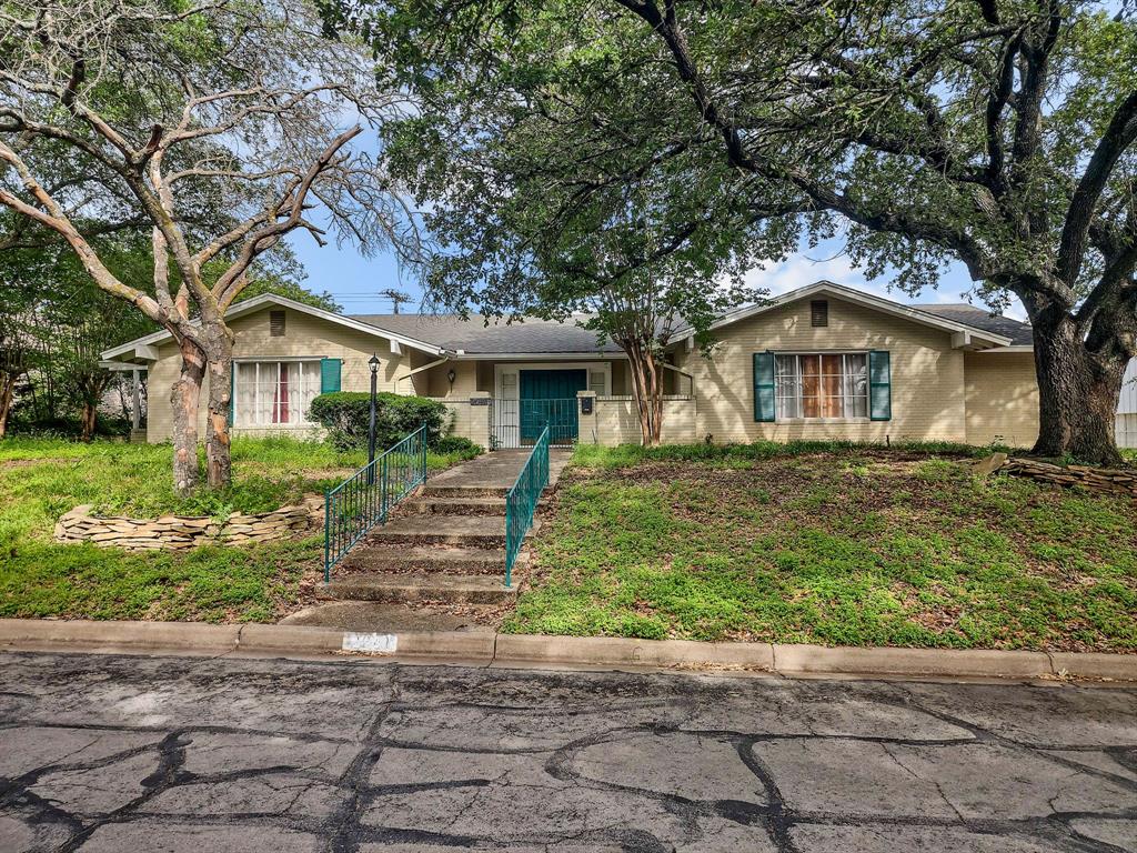 2641 Woodmont Circle Property Photo 1