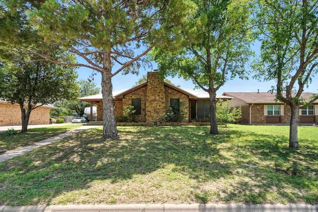5241 Hunters Circle Property Photo 1