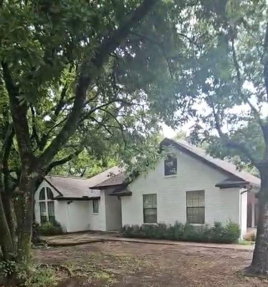 4030 Walnut Lane Property Photo 1