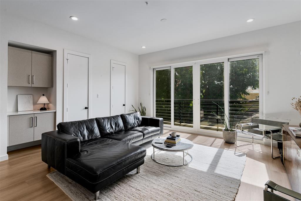 419 W 9th Street D