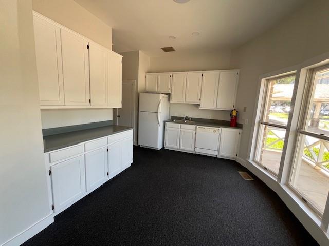 300 N Bryant Avenue Property Photo 6