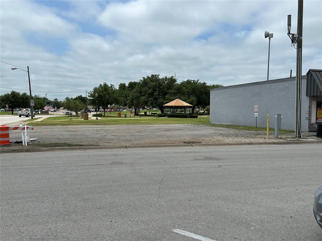 107 W Oak Street Property Photo 2