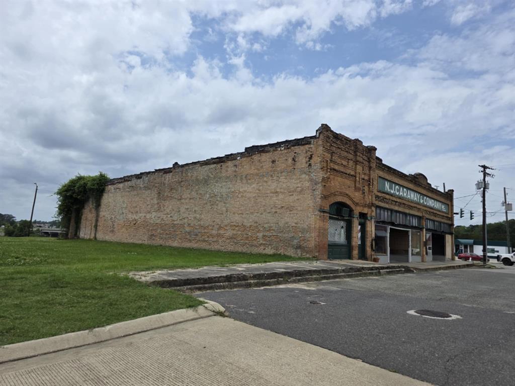 102 2nd Street Property Photo 5
