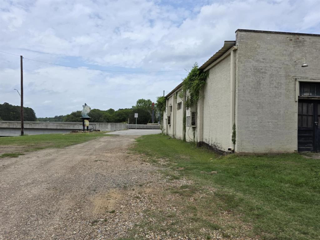 102 2nd Street Property Photo 6