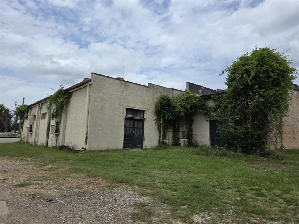 102 2nd Street Property Photo 7