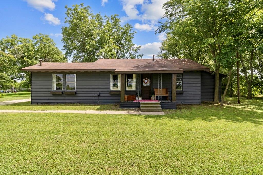 601 E San Saba Street Property Photo 1
