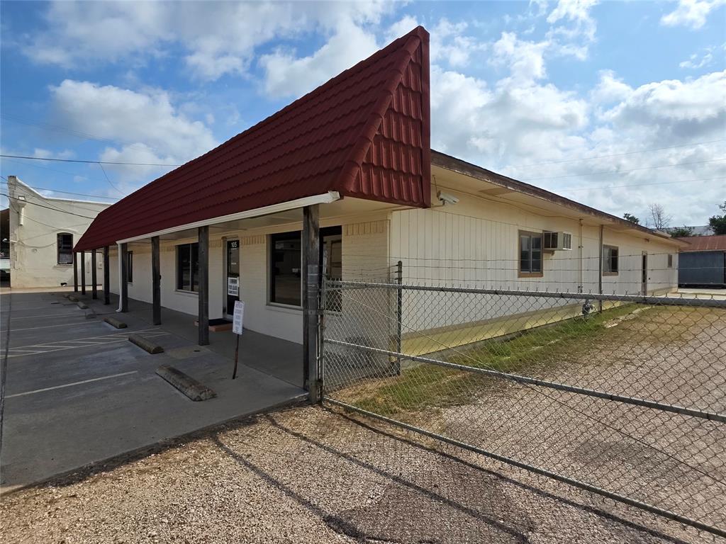 105 S Wilhite Street Property Photo 4