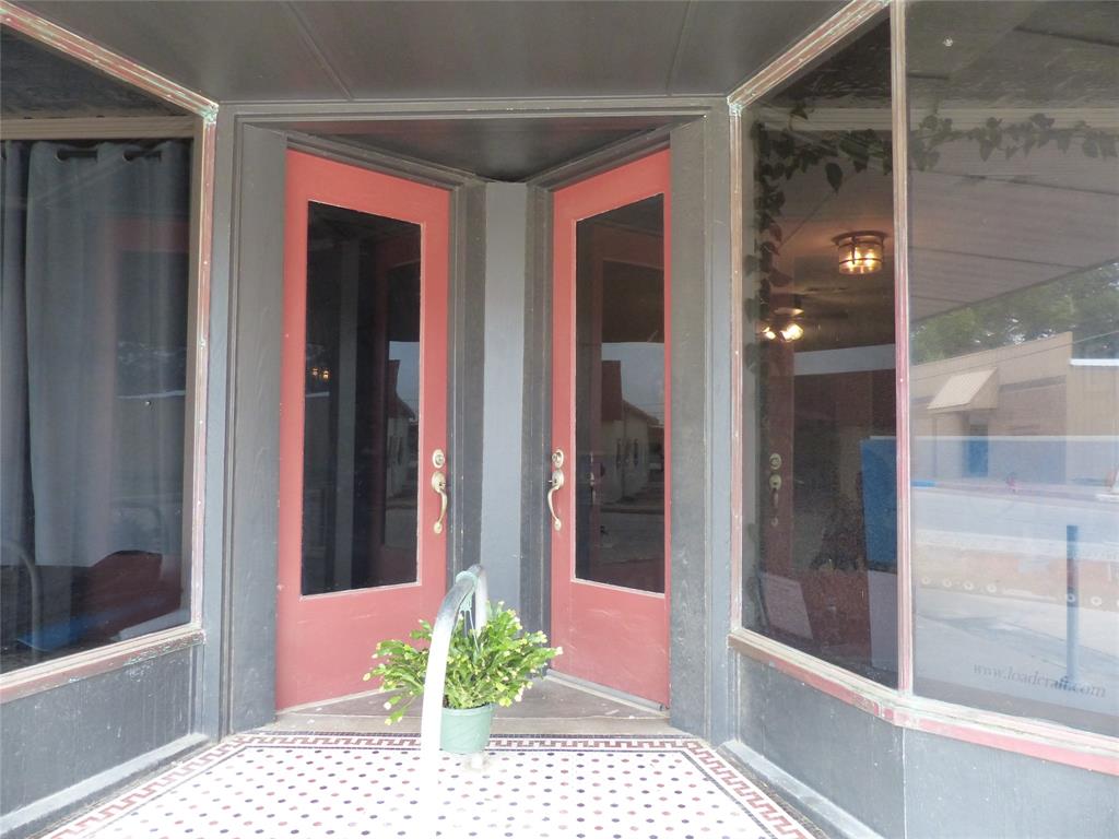 206 S Blackburn Property Photo 3