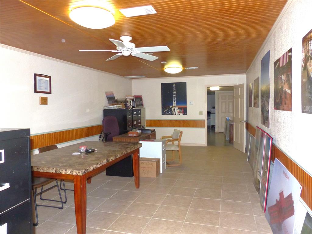 206 S Blackburn Property Photo 5