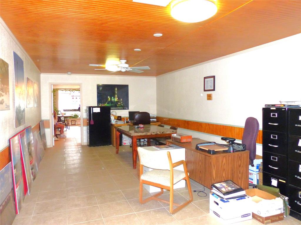 206 S Blackburn Property Photo 6