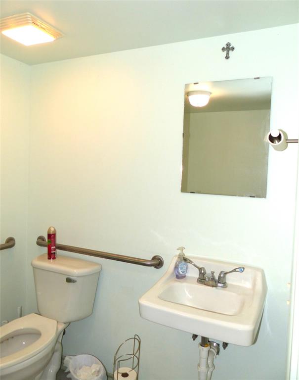 206 S Blackburn Property Photo 9
