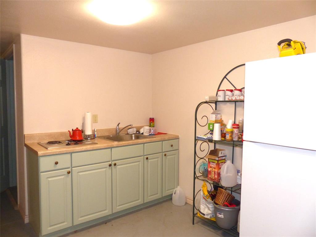 206 S Blackburn Property Photo 10