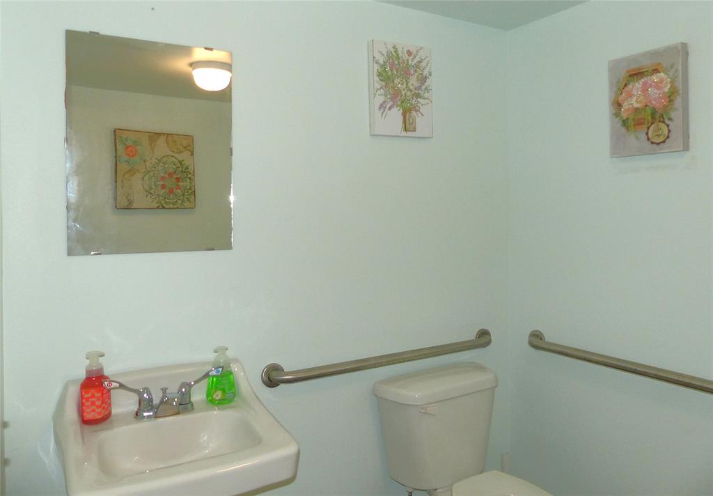 206 S Blackburn Property Photo 18