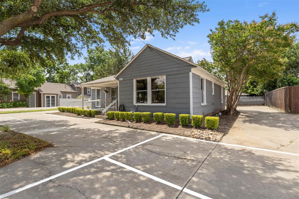 810 18th Street Property Photo 2