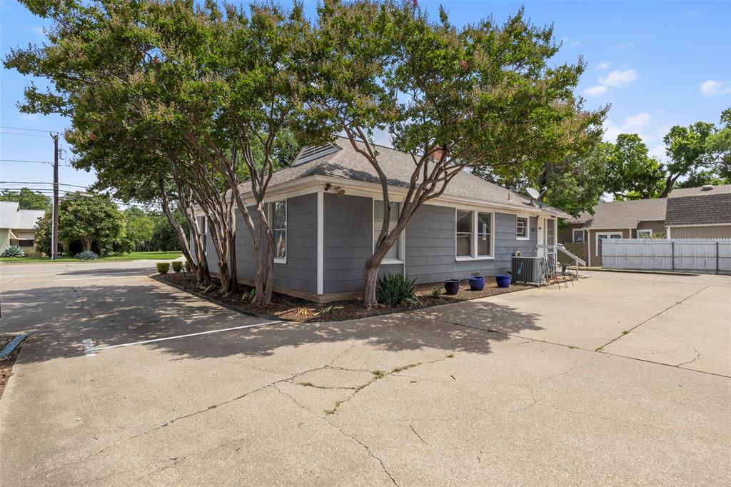 810 18th Street Property Photo 3