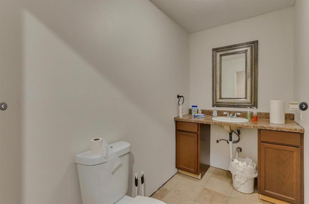 772 E Main Street Property Photo 6