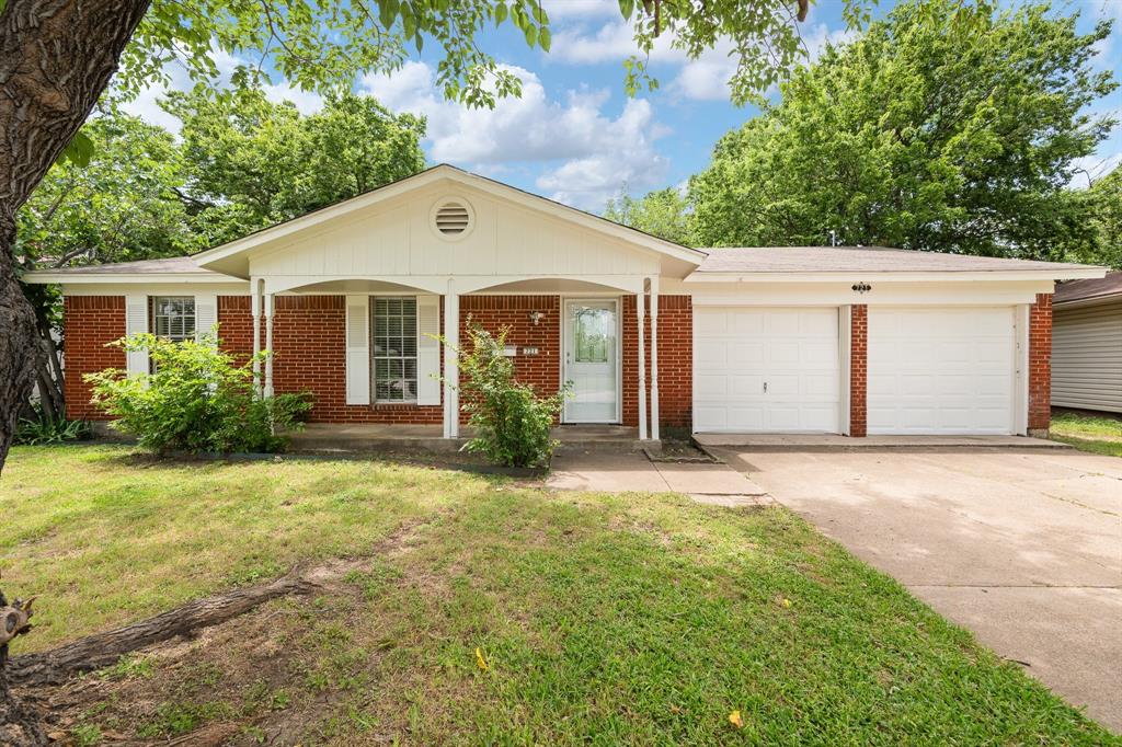 721 SW Hillside Drive Property Photo 1
