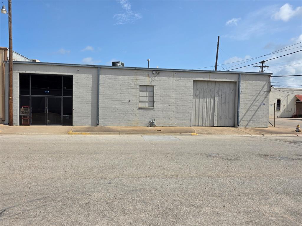 313 E James Street Property Photo 1