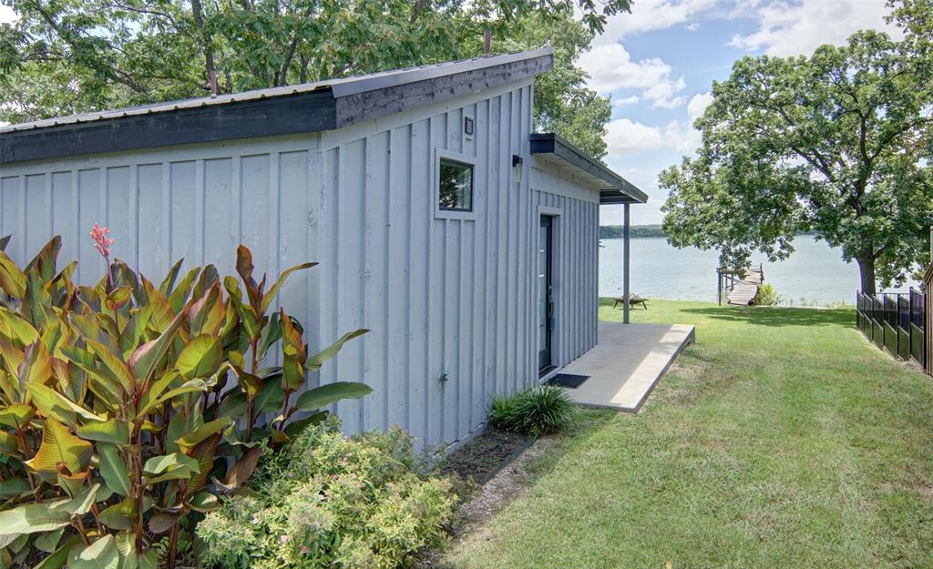 2121 E Lake Drive Property Photo 1