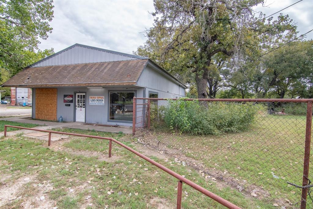 210 E College Street Property Photo 1
