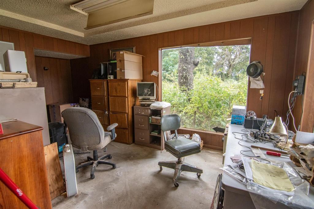 210 E College Street Property Photo 7