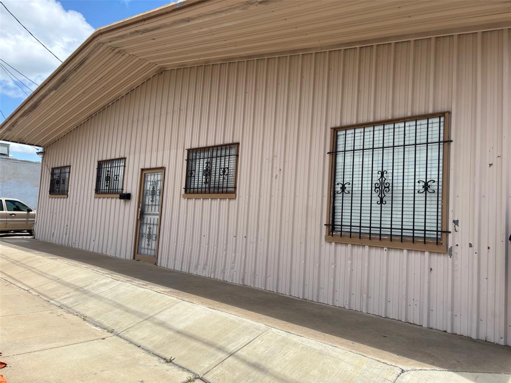 3306 Sylvan Avenue Property Photo 2