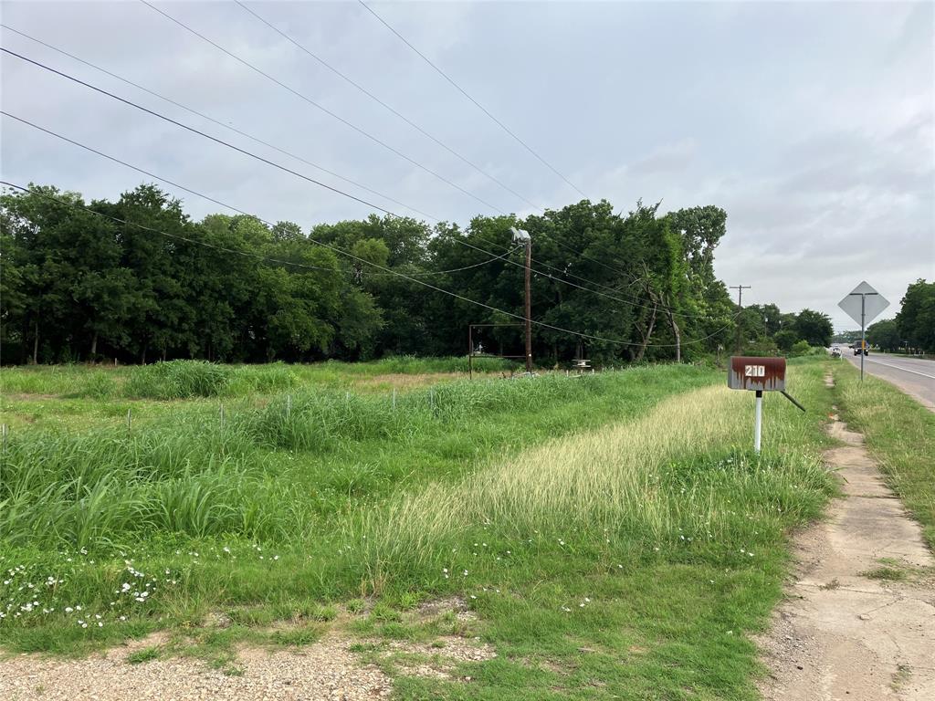 210 S Parkway Drive Property Photo 4