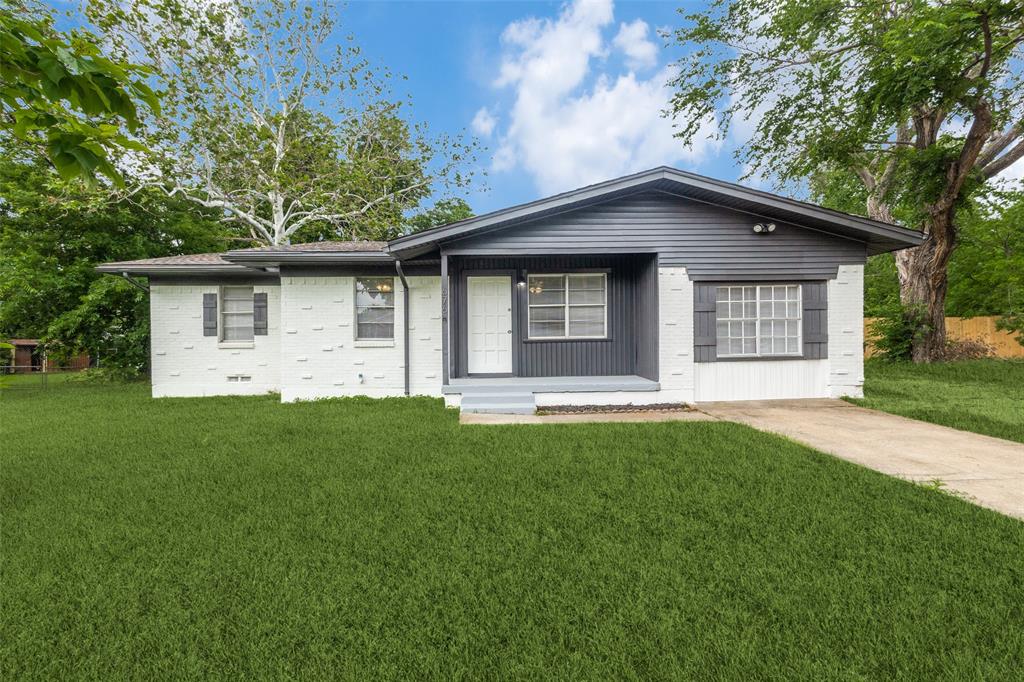 676 Pine Street Property Photo 1