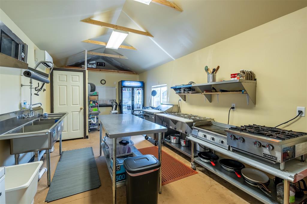 122 N Green Street Property Photo 4