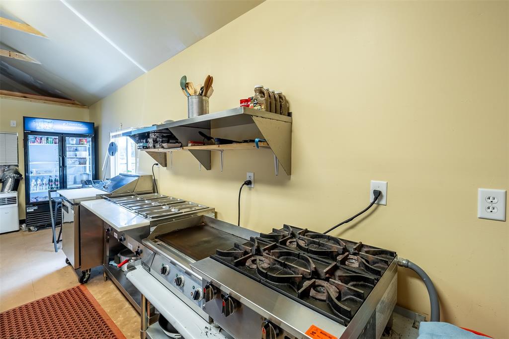 122 N Green Street Property Photo 6