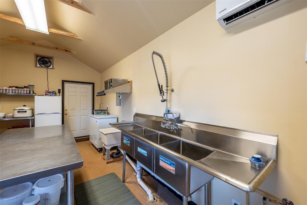 122 N Green Street Property Photo 8