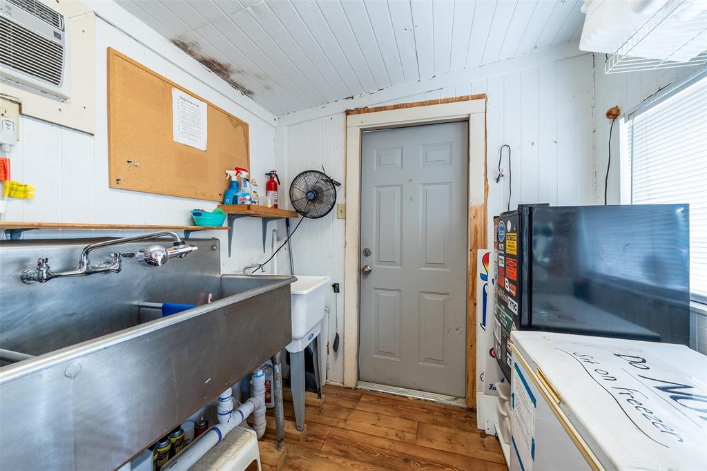 122 N Green Street Property Photo 18