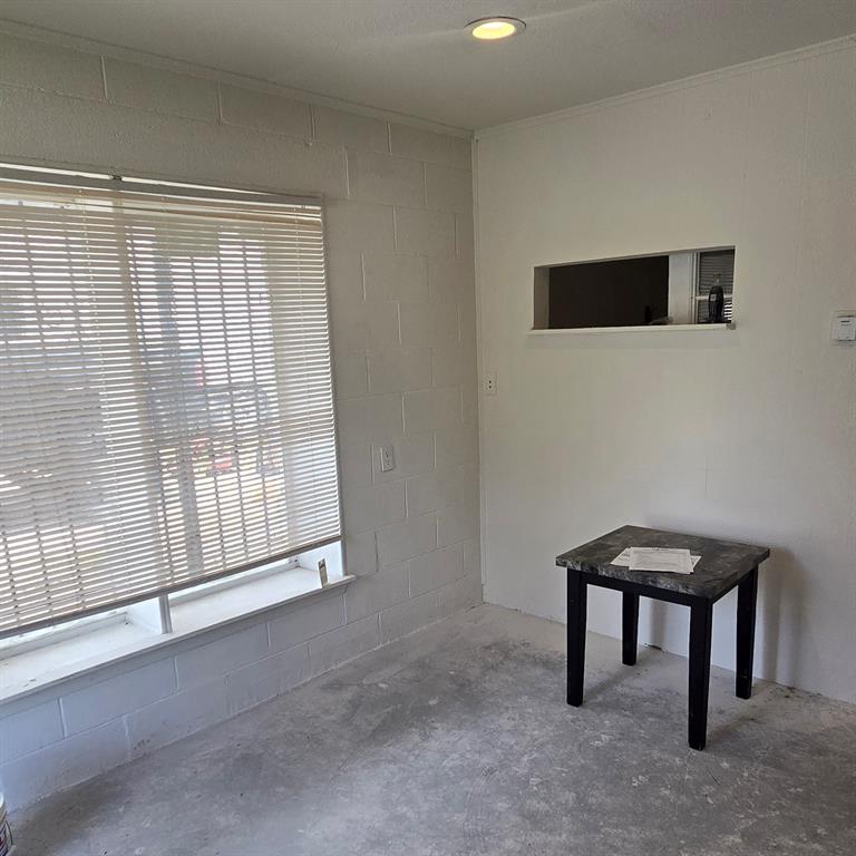 1325 S Riverside Drive Property Photo 11