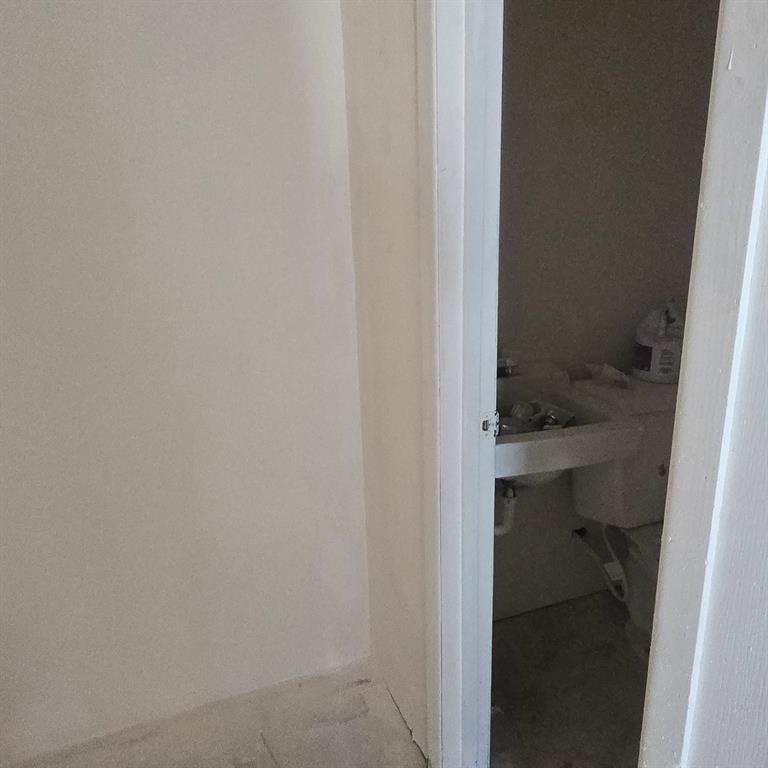 1325 S Riverside Drive Property Photo 15